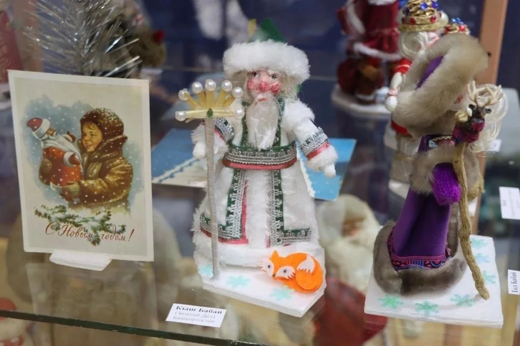 В Стерлитамаке проходит выставка «Новогодняя сказка в музее»